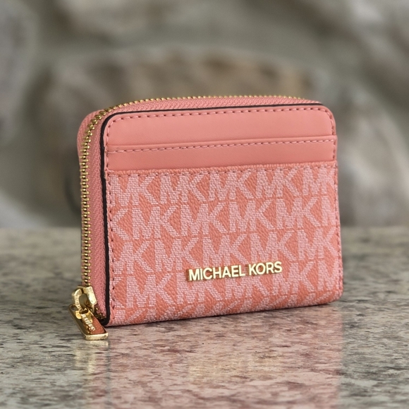 Michael Kors Handbags - Michael Kors Jet Set Logo Medium Card Case Wallet